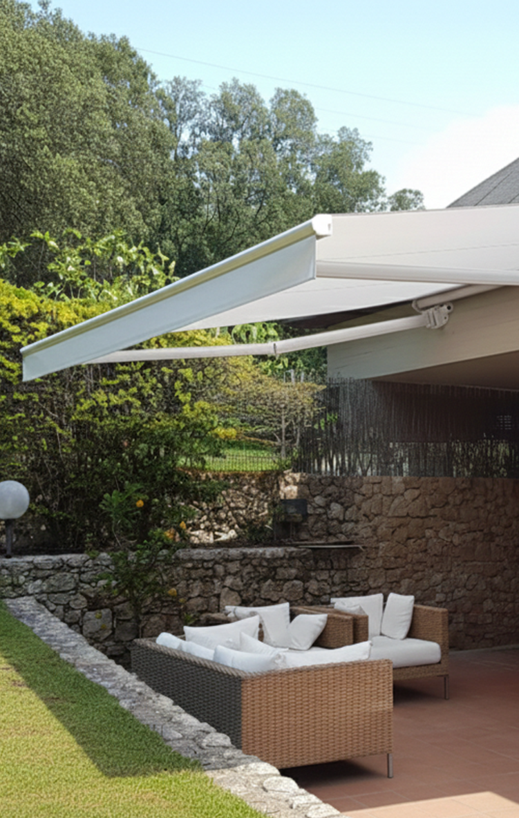 Tenda da sole a bracci estensibili modello Splendida a Sassari
